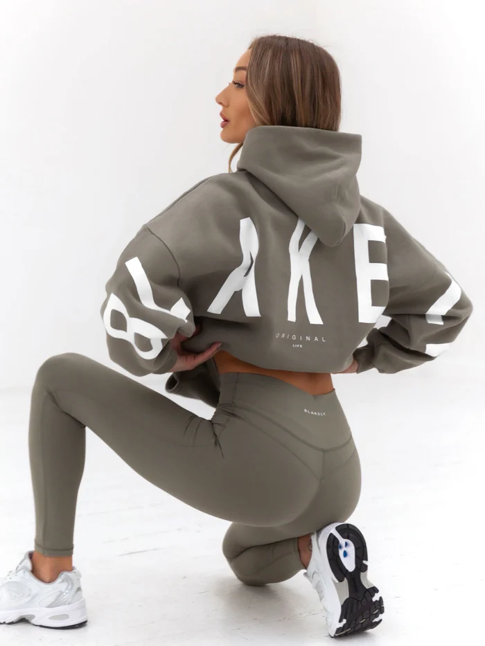 Minimalist Vibes, Maximum Impact: The Blakely Hoodie Formula