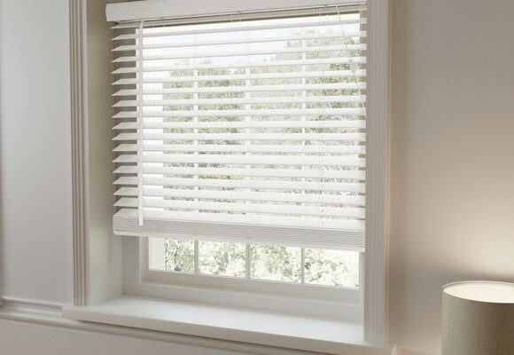 Stylish Fauxwood Venetian Blinds