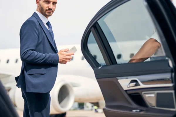 Avoiding Missed Flights with Reliable Corporate Limo Rentals