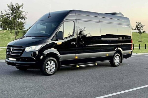 8 Seater – Comfortable and Stylish Group Travel with Derby Elite Travel LTD 8 Seater